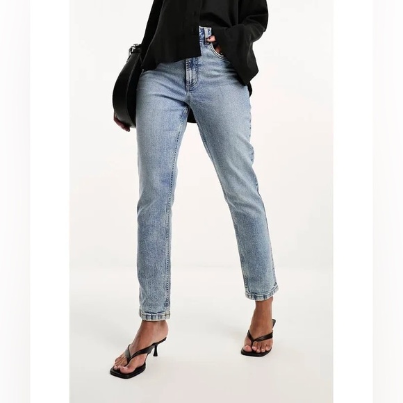 ASOS  straight leg, mom jeans 26 ( runs small) - Picture 4 of 10